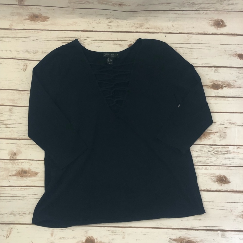 Black 3/4 sleeved crisscross top